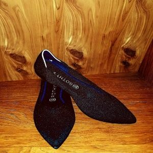 Rothy's "The Point" in Navy